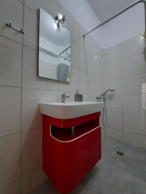 Two Bedroom Modern Apartment Komotiní Luaran gambar