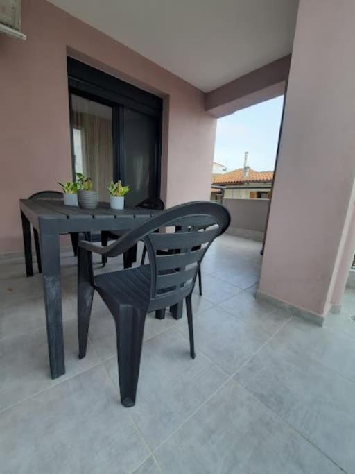 Two Bedroom Modern Apartment Komotiní Luaran gambar