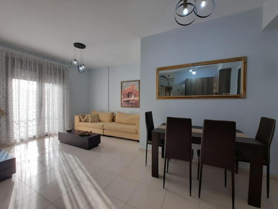 Two Bedroom Modern Apartment Komotiní Luaran gambar