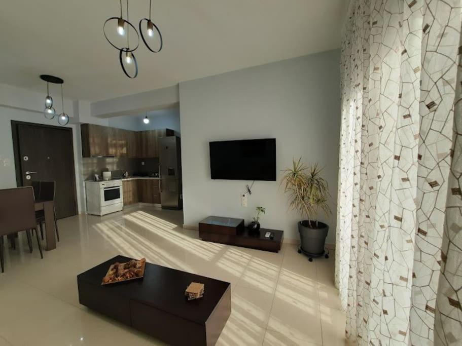 Two Bedroom Modern Apartment Komotiní Luaran gambar